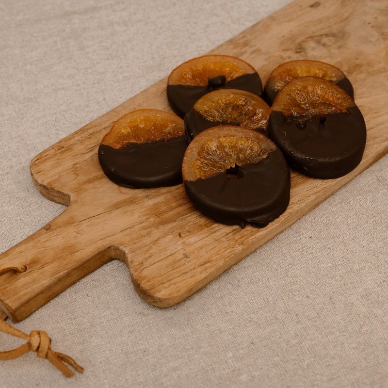 Sinaasappels gedipt in chocolade